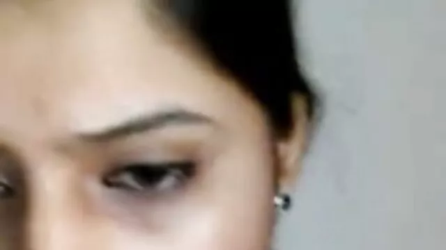 ఇద్దరు బామ్మలు డెన్నిని సెక్స్ ఫిలిం తెలుగు లో కిందకి లాగి, ఆమె తాజా టీన్ స్నాచ్‌ని తింటారు